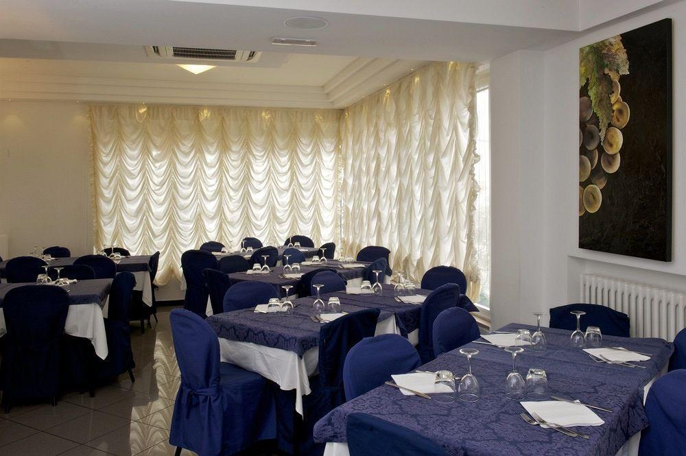 Hotel Mediterraneo Pesaro Exterior photo