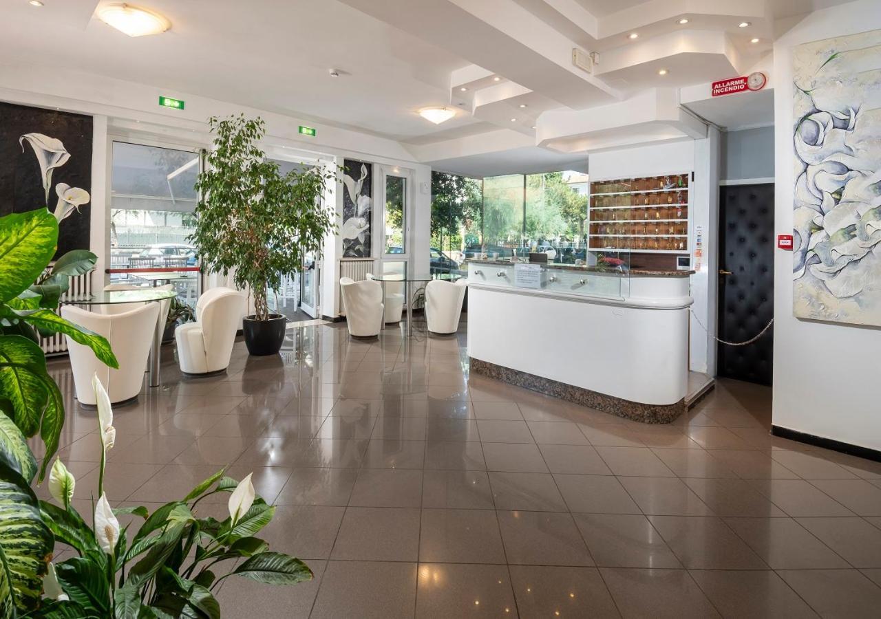 Hotel Mediterraneo Pesaro Exterior photo